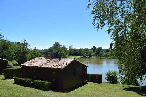 www.campingvillagelelac.fr