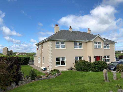www.moloneyhousedoolin.ie