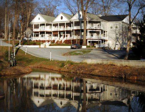 www.acornhilllodge.com