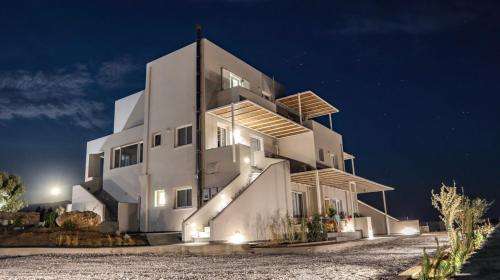 www.pharosapartments.com