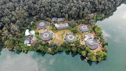 www.fishtail-lodge.com