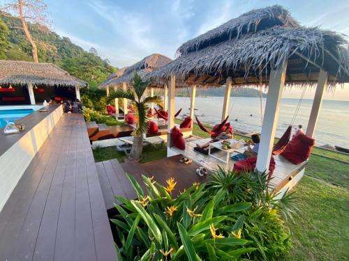 www.paradisecottageresort.com