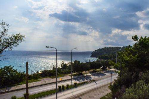 www.hotelsandrooms.gr