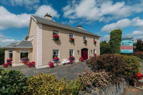 www.clarevillehouse.ie