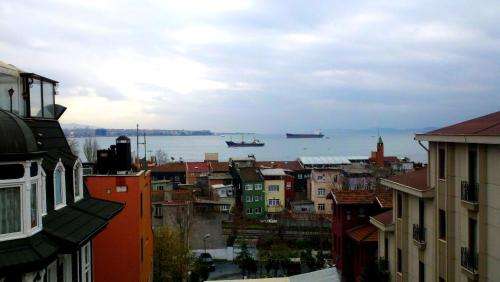 www.agorahostelistanbul.com