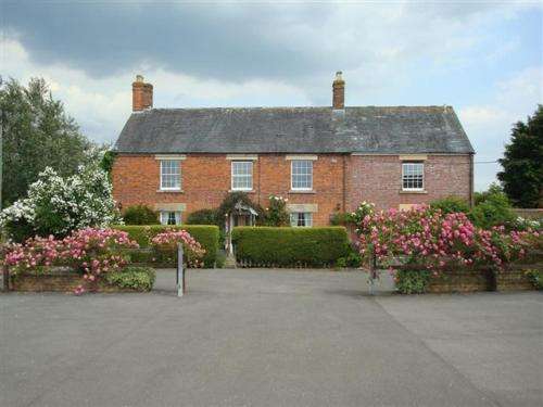 www.newhousefarmwilts.co.uk