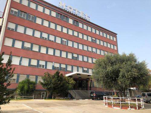 www.aparthotelmontcada.com