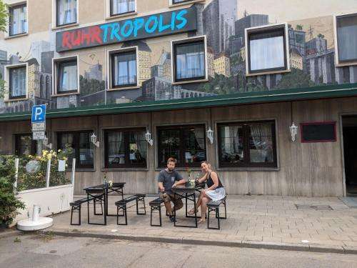 www.ruhrtropolis-hostel.com