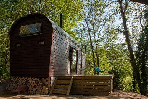 www.extraordinaryhuts.com