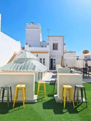 www.planetacadizhostel.com