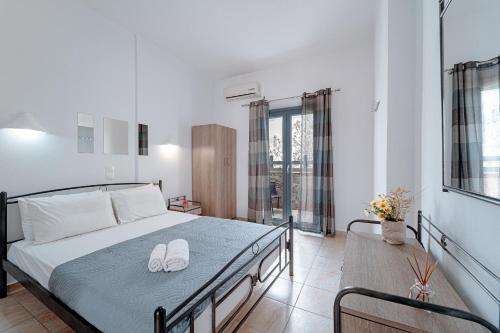 www.marousirooms-santorini.com