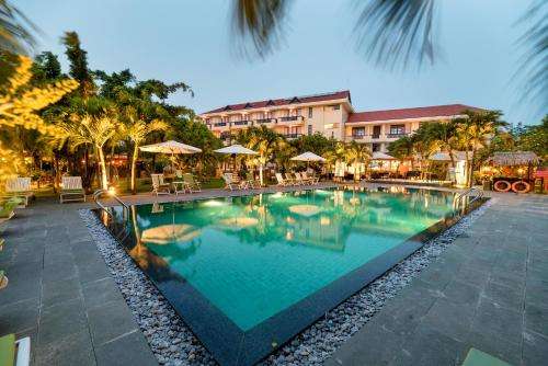 www.phuthinhboutiqueresort.com