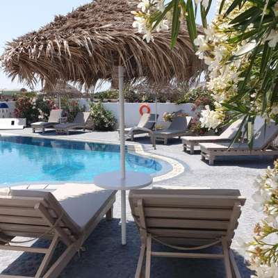 www.hostelannasantorini.com