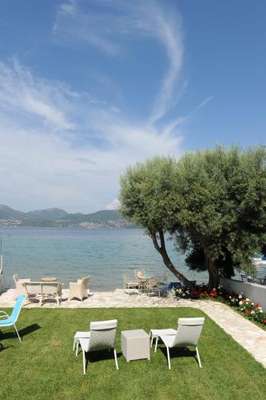 www.agnadisuites.gr