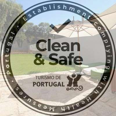 www.socoolhostelporto.com