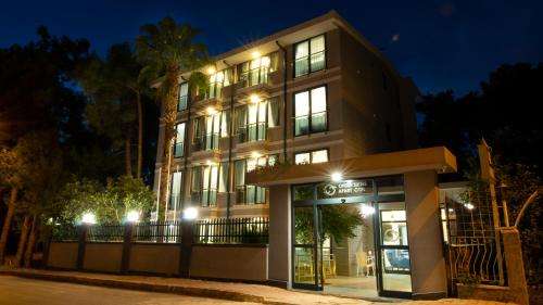 www.operasuiteshotel.com
