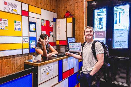 www.urbanyhostels.com