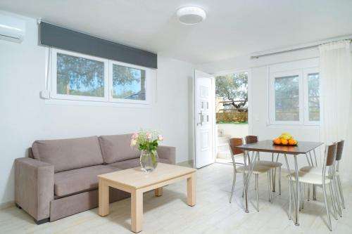 www.ilias-apartments.gr
