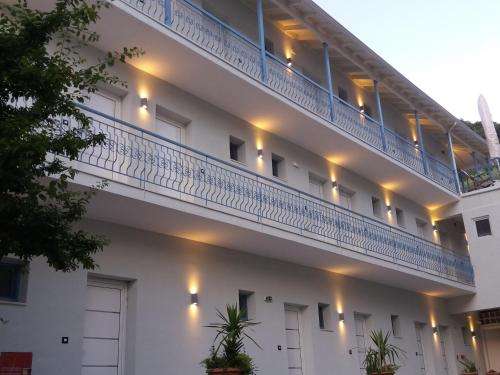www.akrotirilefkada.com