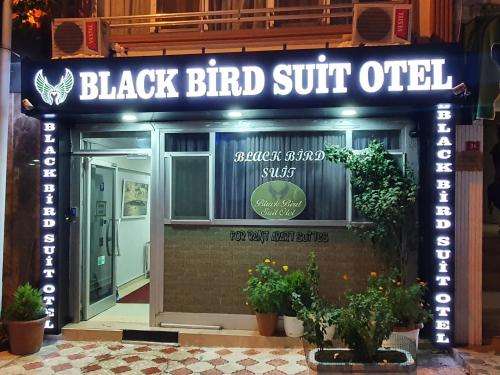 www.blackbirdsuitehotel.com