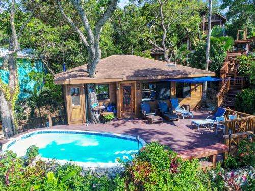 www.turtlebeachroatan.com