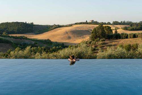 www.villapetriolotuscany.com