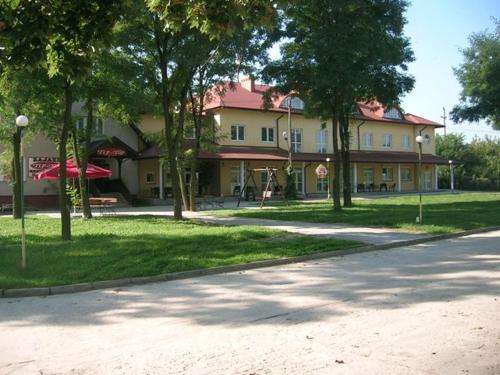 www.zajazdtiptop.pl