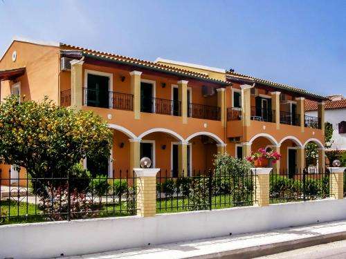 www.stavros-apartments.com