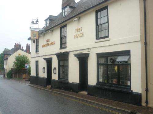 www.thedarnleyarms.com
