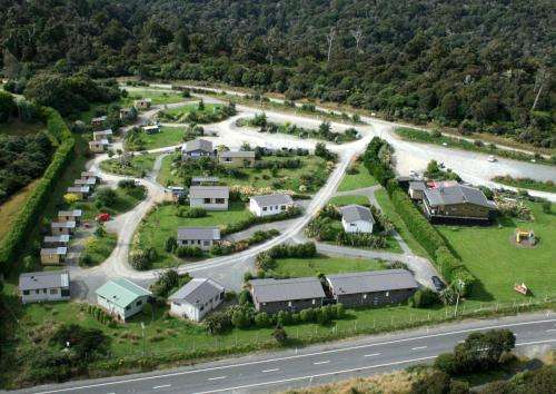 www.whistlingfrogresort.com