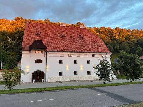 www.hotel-spichlerz.pl