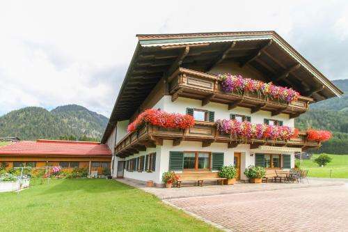 www.bauernhofurlaub-waidring.at