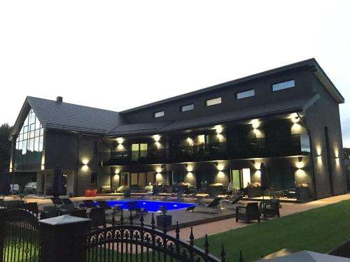 www.skyvilla.lt