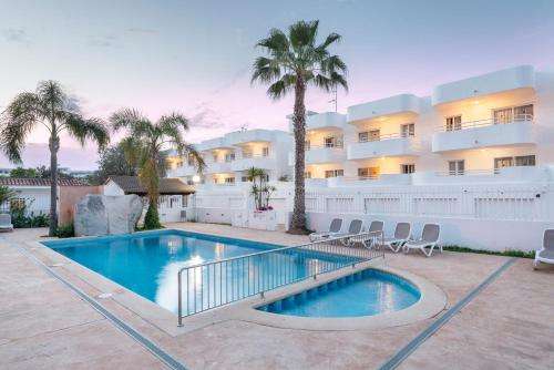 www.apartamentosolivebeach.com
