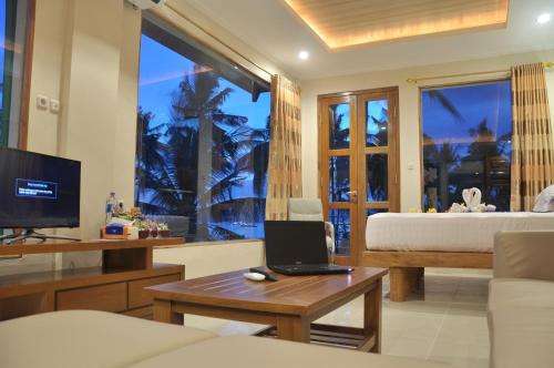 www.crystalbeachbali.com