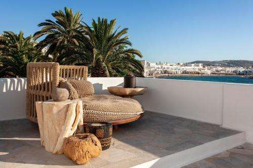 www.islandmykonossuites.com