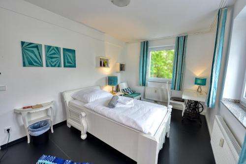www.hostel-am-niederfeldsee.de