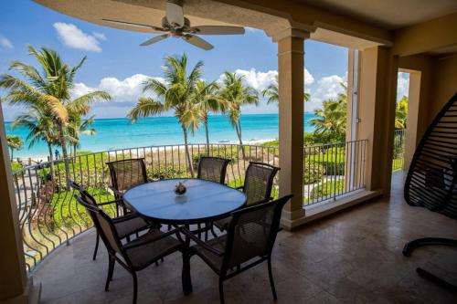 www.villarenaissancegracebay.com