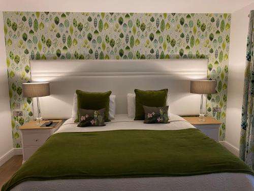 www.toppesfieldhousebnb.co.uk