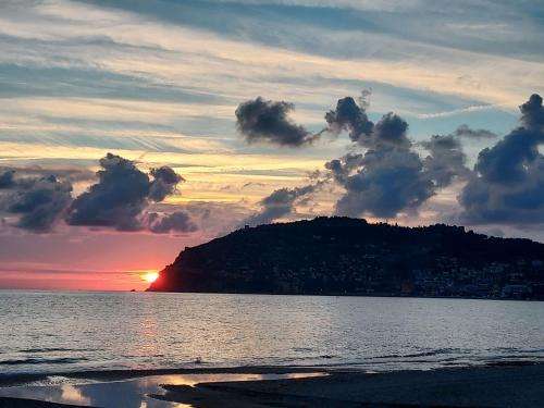 www.larsenssuithotel.com