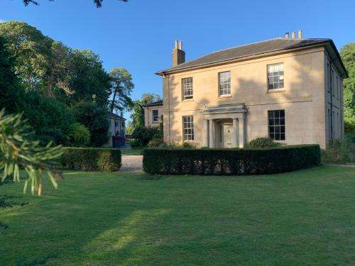 www.theoldvicarageevenley.co.uk