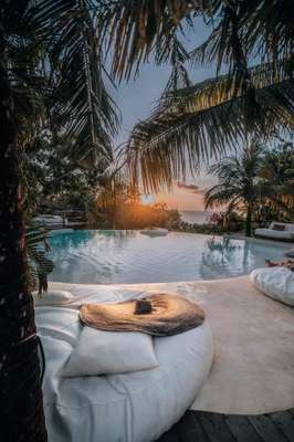 www.lajoyaresorts.com