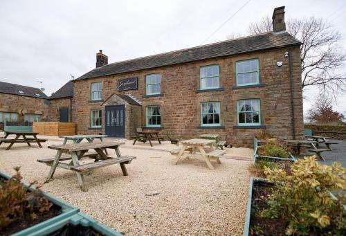 www.thegreyhoundinnwarslow.co.uk