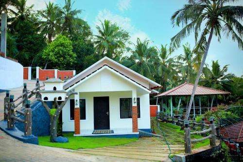 www.dayaayurvillage.com