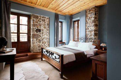 www.stonesuitesarachova.gr