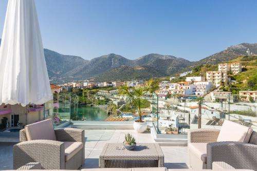 www.akrogialiaparthotel.com