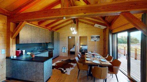 www.woodlandvillage.ch