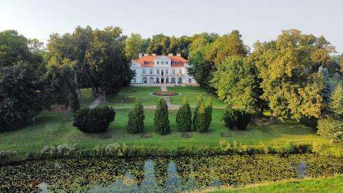 www.dworzbozenna.pl