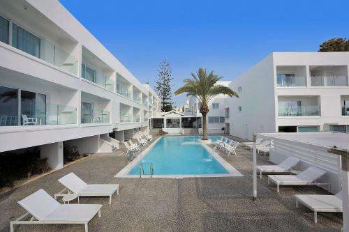 www.liquidhotelapts.com