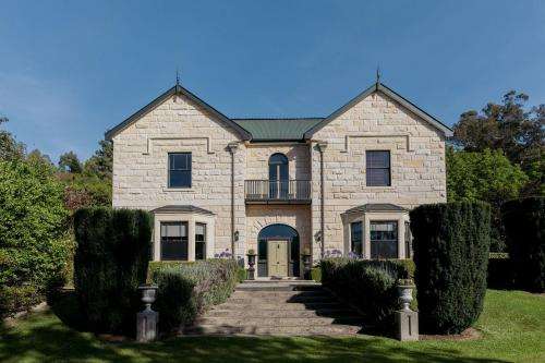 www.casanovahouse.co.nz